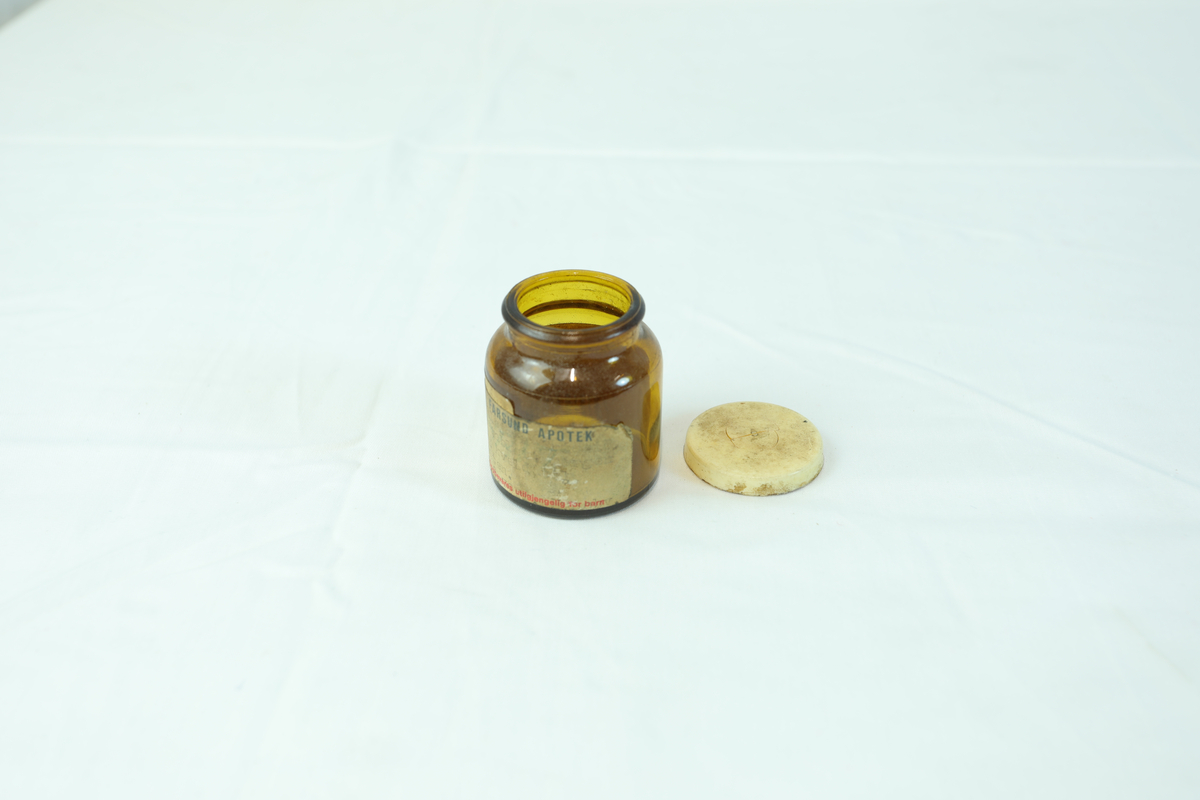 Glasskrukke brukt til oppbevaring av medisin.