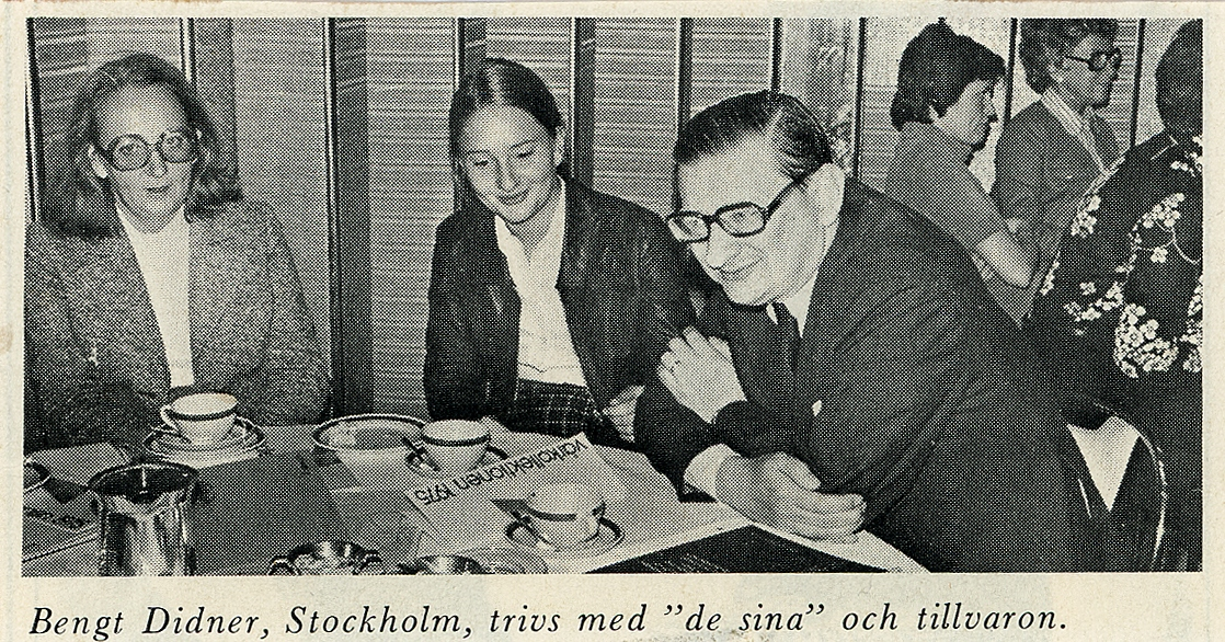 Didners damkonfektion, Växjö.
Direktör Bengt Didner, Stockholm, med några av sina anställda vid ett kaffebord. 
Tidningsbild.