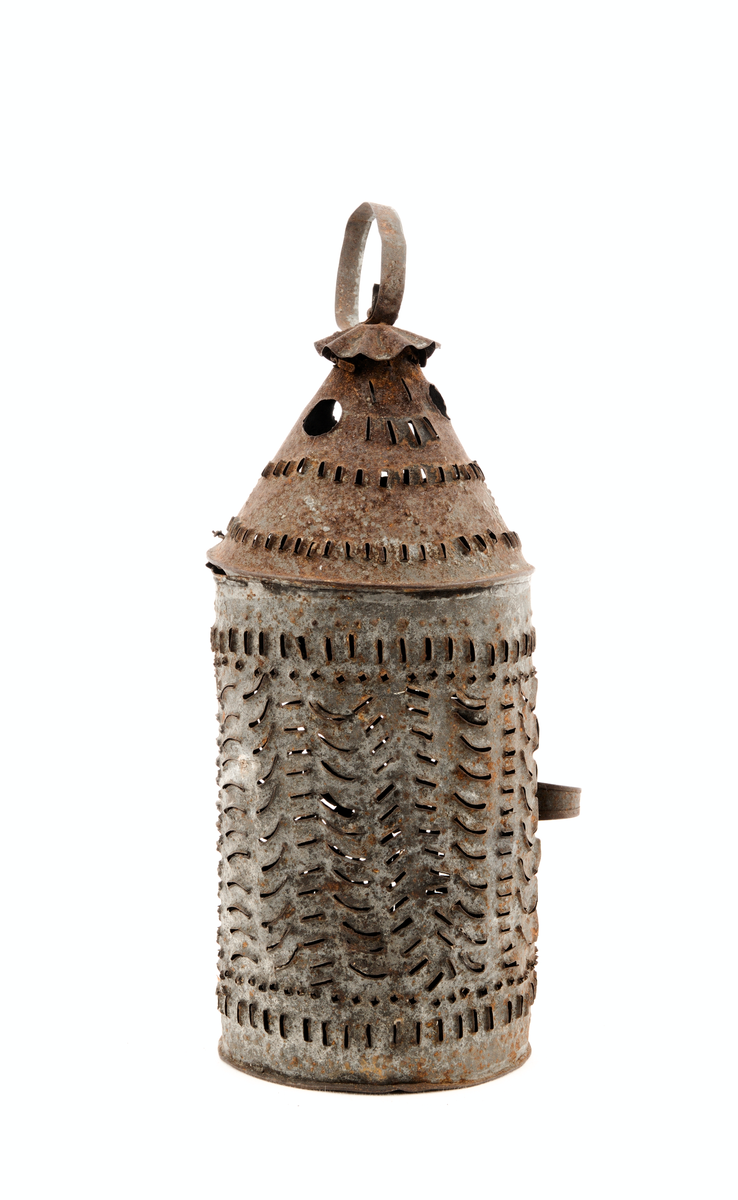 Perforert blekksylinder med dør og handtak.