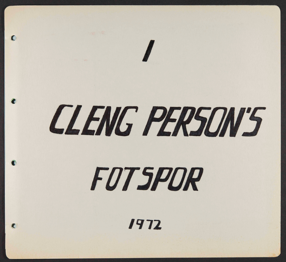 Album som dokumenterer reise til USA i 1972 "I Cleng Peersons fotspor". Albumet inneholder fotografier, reiserute, program, diverse brosjyrer, avisutklipp og tekster