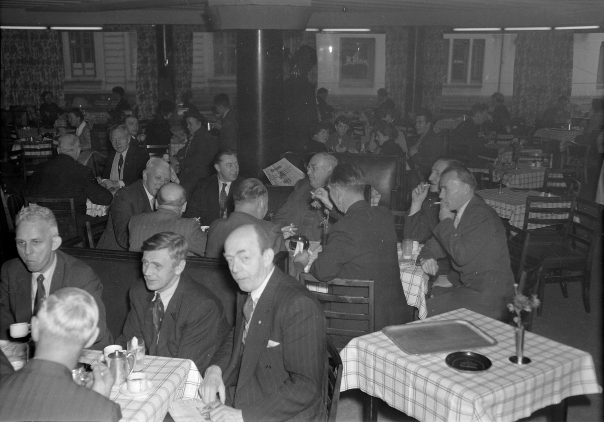 Formiddagskaffe på endel kaféer