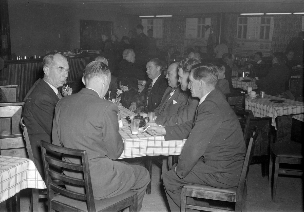 Formiddagskaffe på endel kaféer