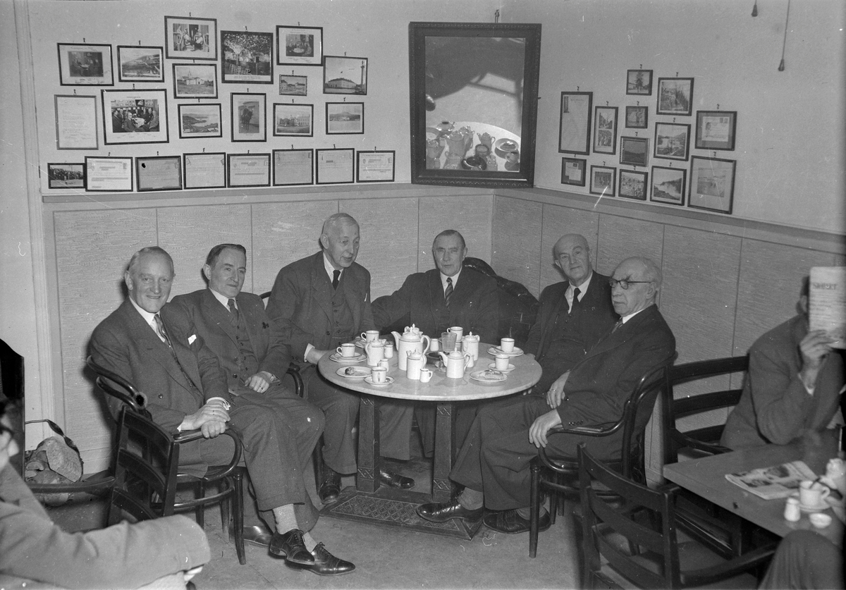 Formiddagskaffe på endel kaféer