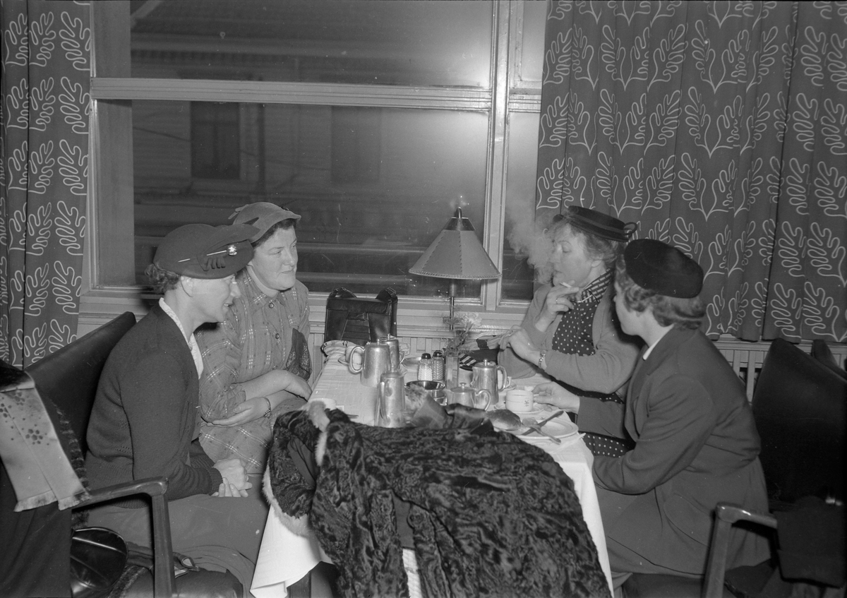 Formiddagskaffe på endel kaféer