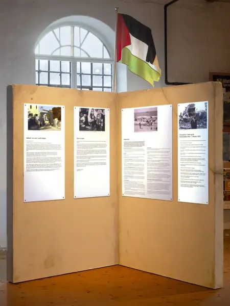 utstilling om konflikten i Palestina og spørsmål om brudd på folkeretten