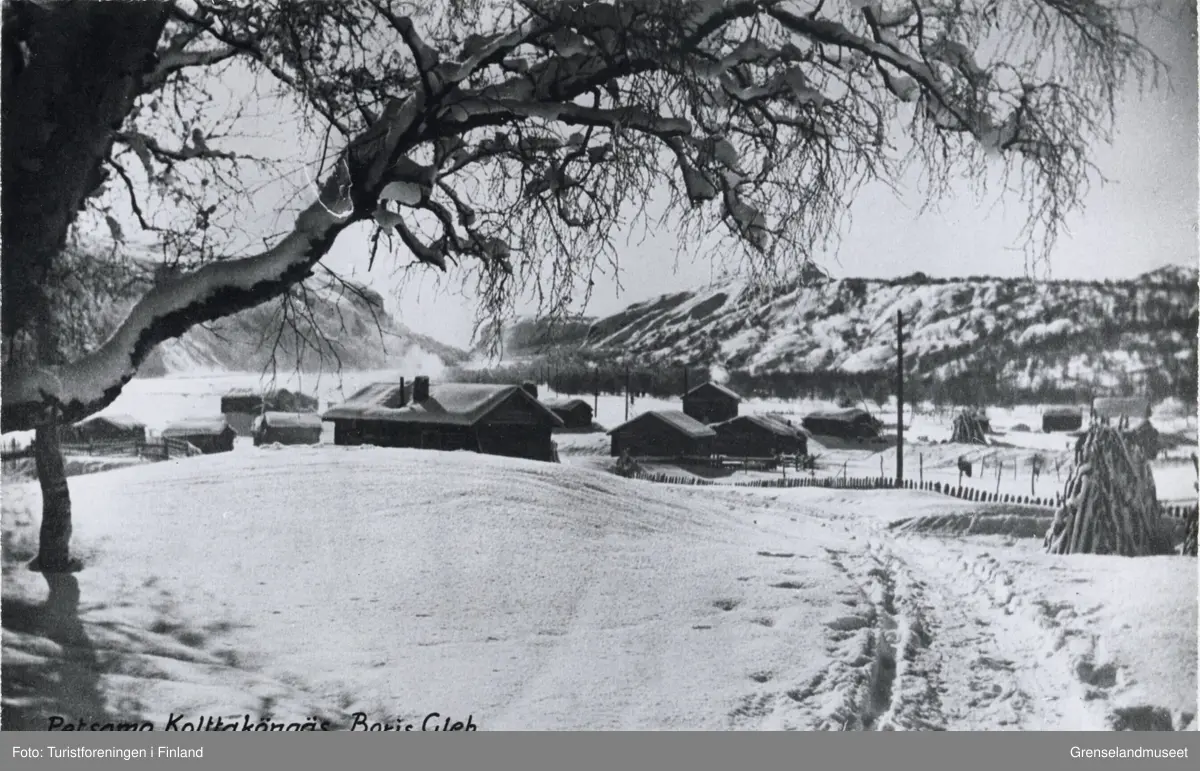 Skoltebyen i Boris Gleb som lå inne på den finske enklaven på vestbredden av Pasvikelva, vinteren 1932.  