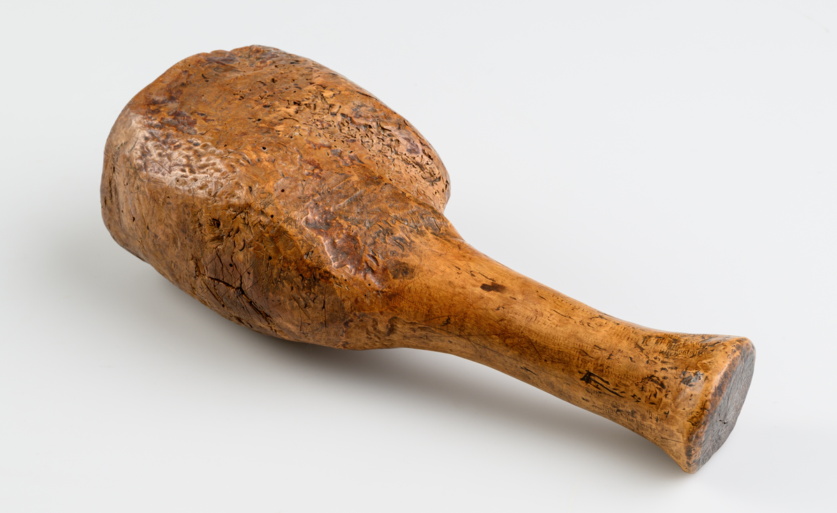 Ättaklubba af trä.

Inskrivet i huvudbok 1867.
