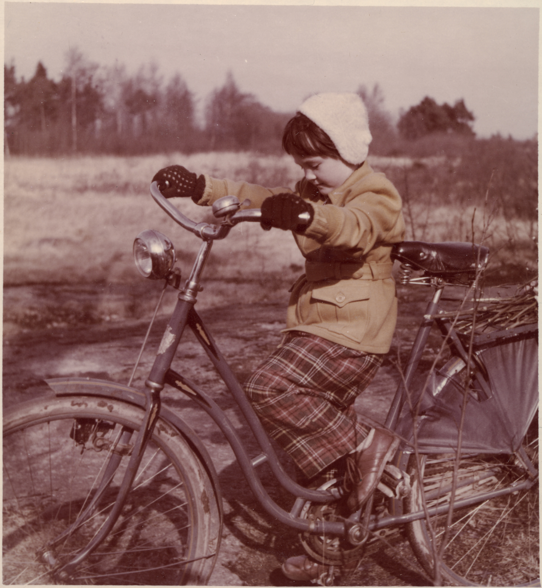 Torborg på cykel