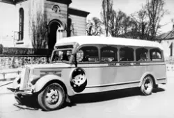 Buss, White, som kjøre Hamar - Mengshol - Gjøvik, parkert på ukjent sted. Bilkjennetegn D-840.