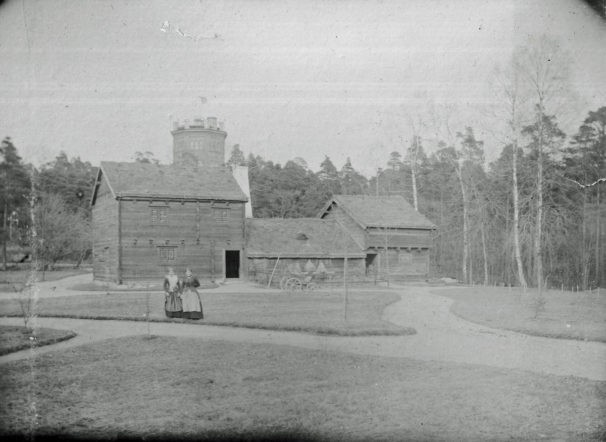 Kyrkhultsstugan från Blekinge på Skansen i Stockholm. Sent 1800-tal.