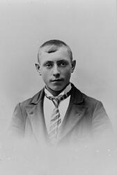 Portrett av en ung mann, ca. 18-20 år gammel.