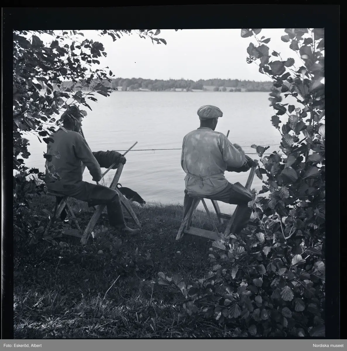 Fiskarna Sven Karlsson och Lars von Herluf drar not.
Jordö, Blekinge.