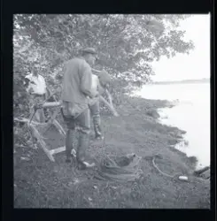 Fiskarna Sven Karlsson och Lars von Herluf drar not.
Jordö, Blekinge.