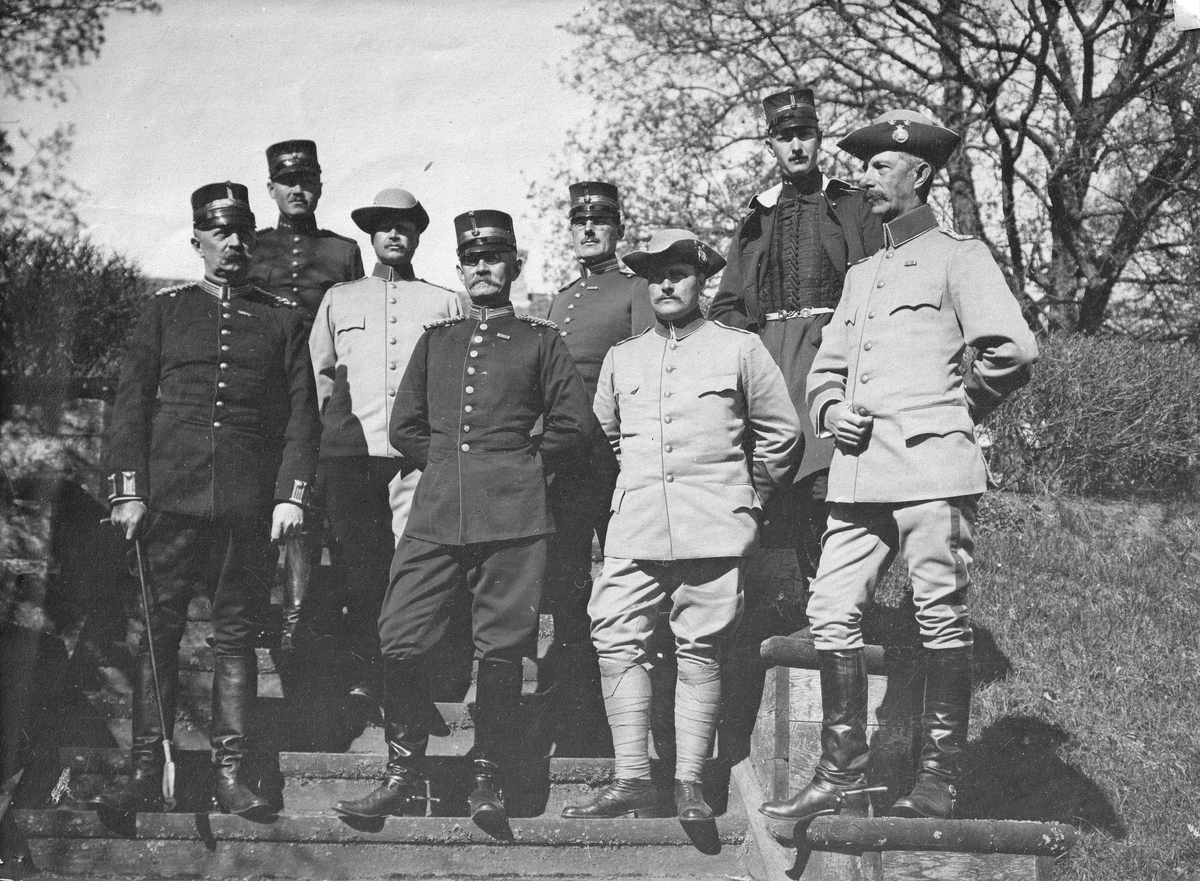 Gruppfoto från III. arméfördelningens fältövningar 1912.