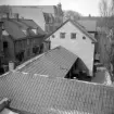 Över hustaken mot Apotekargatan 7 i Linköping. Foto 1952.