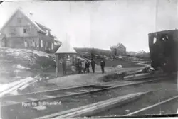 Parti fra Gruvebyen, Bjørnevatn ca 1915. Bak til venstre: Fu