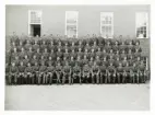 Ett kompani från I11 har ställt upp sig för fotografen, ca 1940.
I mitten, 1:a raden, syns kompaniofficerarna.