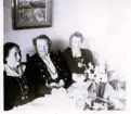 Foto av Olofs 35-årsfest på Gärdet? 1953. Fr.v Tora, Signe, Hulda (enligt text vid bild i album).