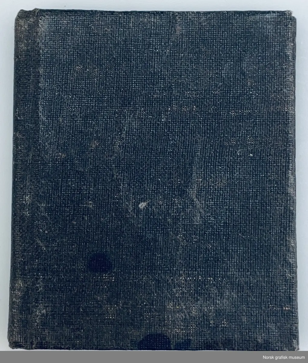 Liten sort bok på 60 sider med gotisk (fraktur) trykket skrift. sBoken inneholder kristne salmer og vers for hver av ukens dager, samt ved særlige anlendinger. Samlet av J. N. Skaar, Biskop. 

På baksiden av forsiden av boken står det at boken er bestemt innført i den norsk arme av det kongelige norske forsvarsdepartement (1891).