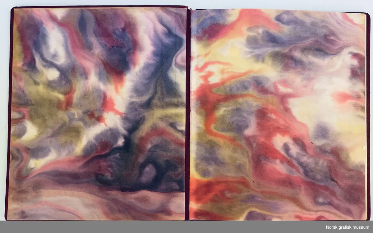 En innbundet mappe i burgunder skinn med tittel og speil i gull. Marmorert forsatspapir. 

Mappen inneholder ren rekke telegram fra andre foreninger med gratulasjoner i forbindelse med 25 års jubileet.