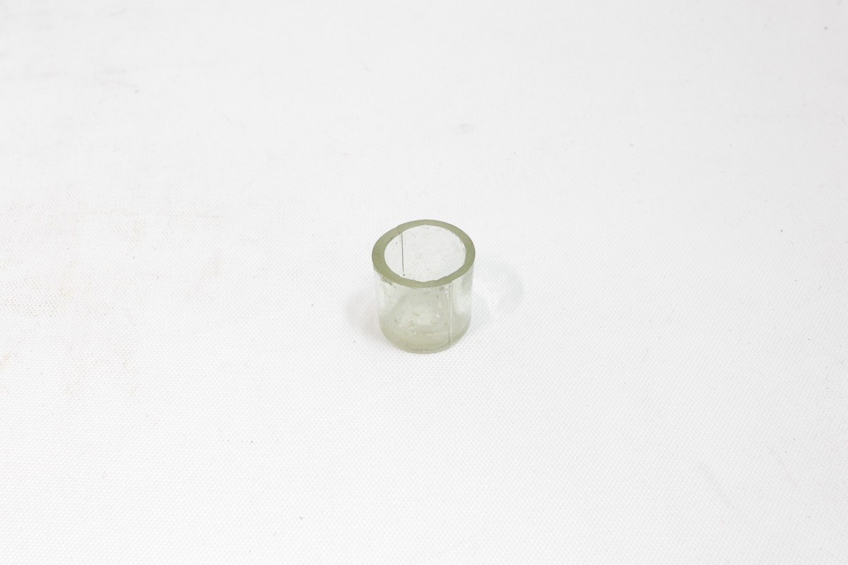 Liten krukke av glass.