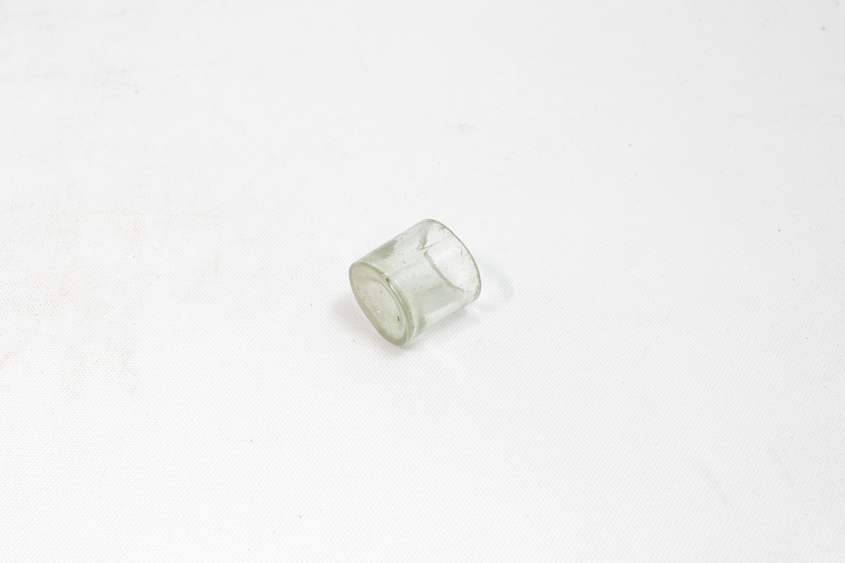 Liten krukke av glass.