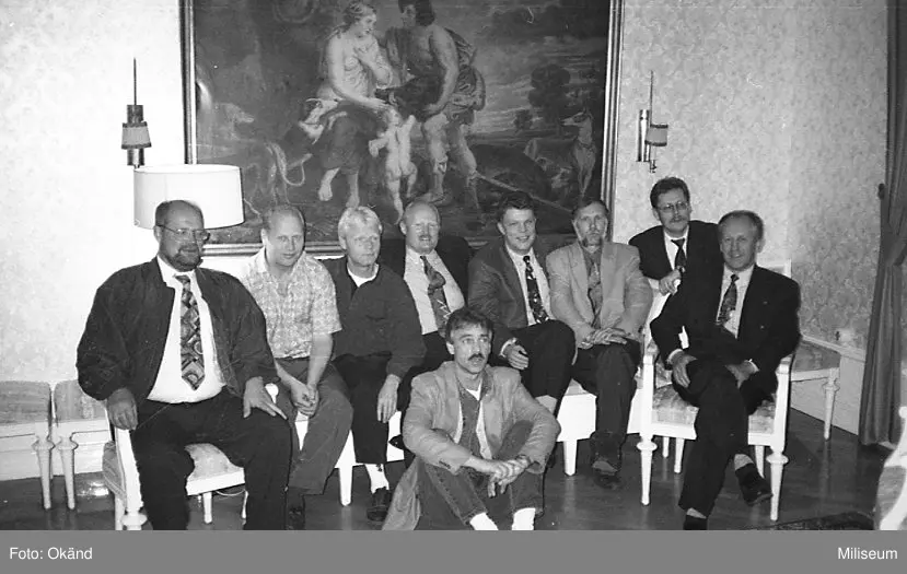 De fyra längst till höger är: Håkan Gustafsson, Rolf "ROA" Pettersson, Ulf Janback, Hans Henning och sittande Lars "SLE" Staf (f d Karlsson).