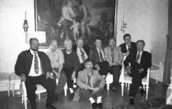 De fyra längst till höger är: Håkan Gustafsson, Rolf "ROA" Pettersson, Ulf Janback, Hans Henning och sittande Lars "SLE" Staf (f d Karlsson).