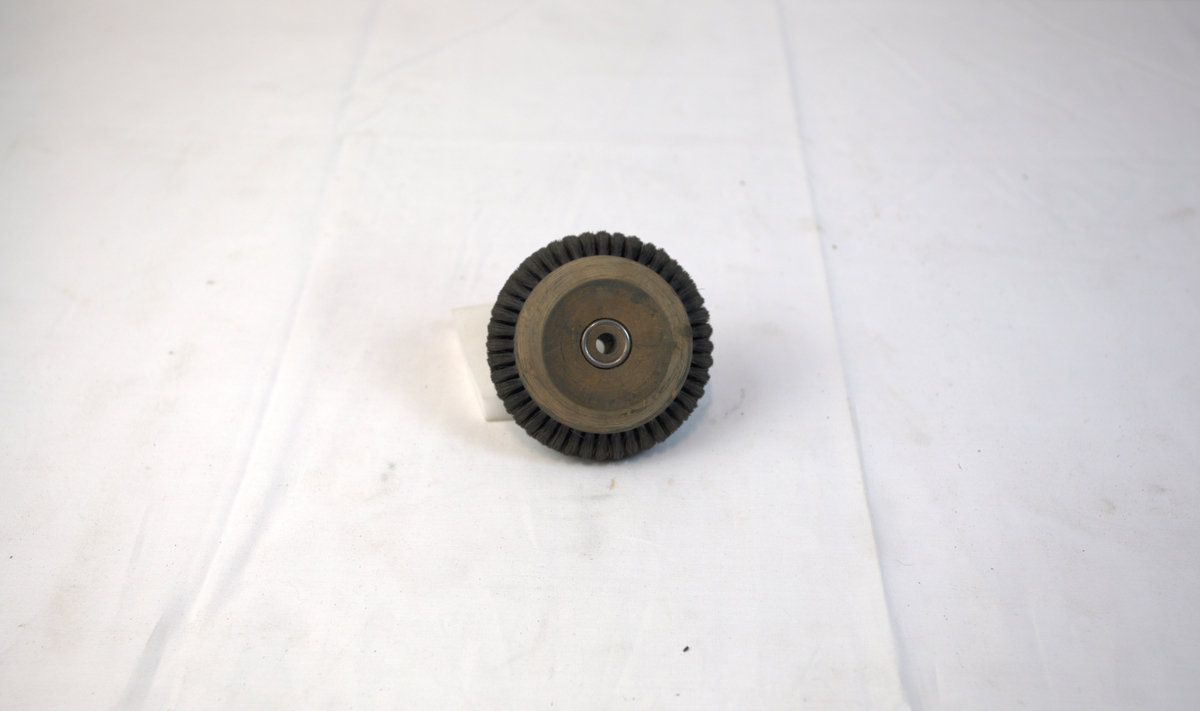 Sirkelformet polerstikkel brukt i gullsmedvirksomhet.