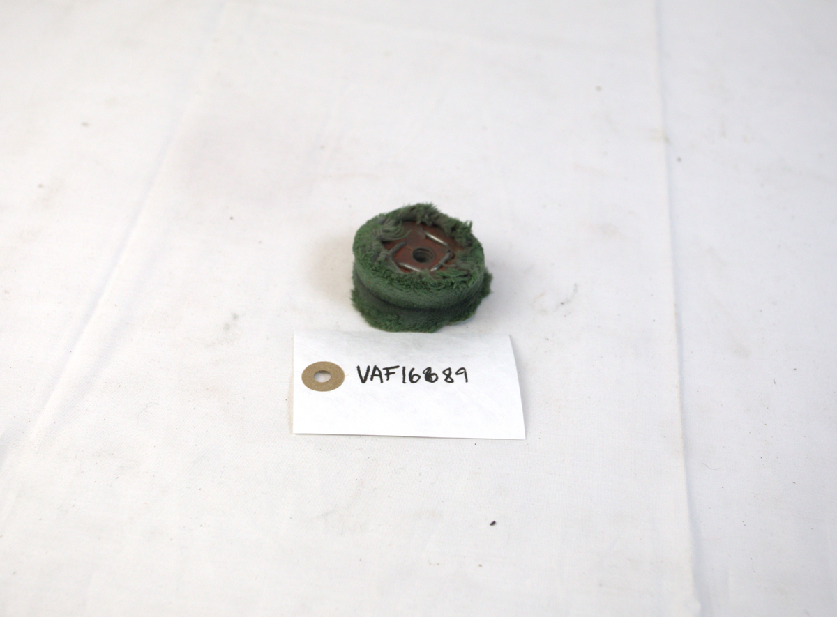 Polerstikkel med myk børstekant brukt i gullsmedvirksomhet.