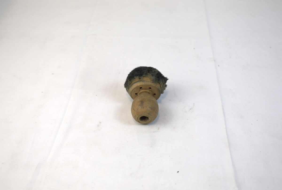 Børste til polering av metaller. Gjenstand brukt i gullsmedvirksomhet.