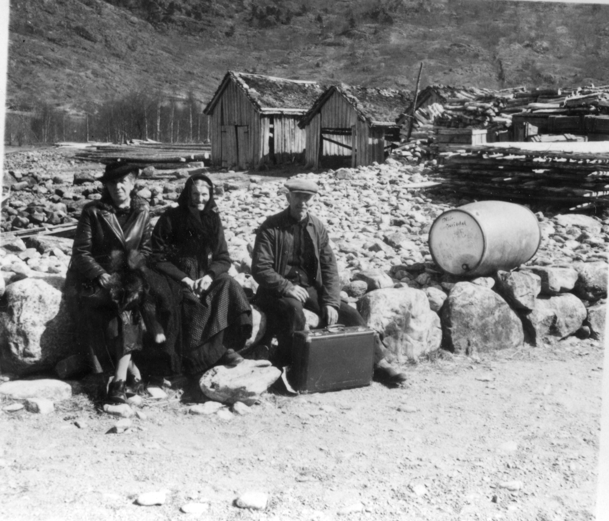 Menneske, vatn, kai
