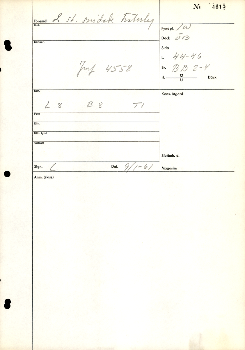 2 styck snidade träbeslag.