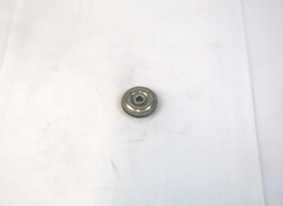 Polerstikkel brukt som verktøy i gullsmedvirksomhet. Stikkelen har en liten børstekant. 