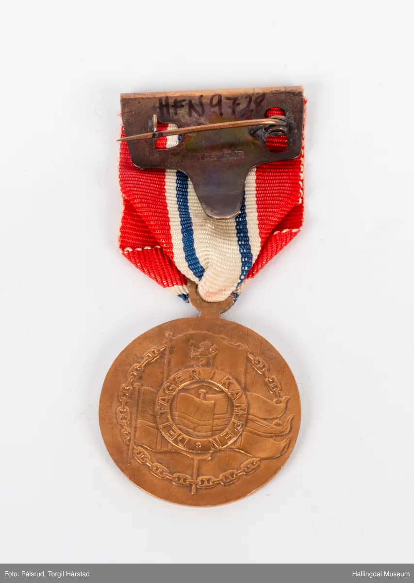 Deltagermedalje med rosett, i bronse, for deltagelse under andre verdenskrig 1940-1945.