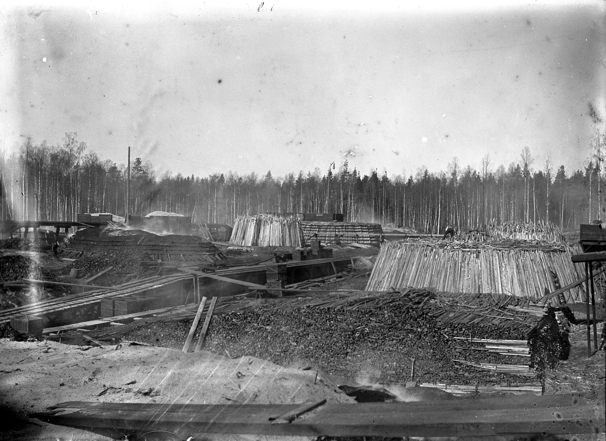 "Rolgården", kolmilor.