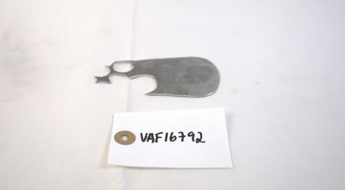 Metall som trolig er klippet i. Materiale brukt i gullsmedvirksomhet.