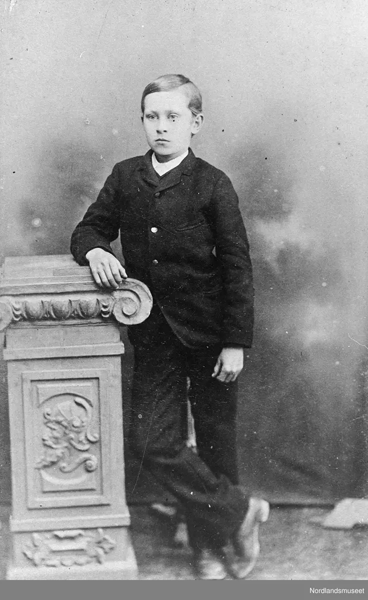 Portrett av en ukjent gutt ca. 10 år, sannsynligvis Julian Jensen.