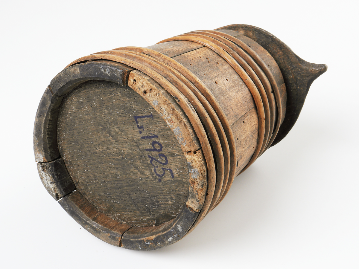 Dryckeskärl (stop) av trä.