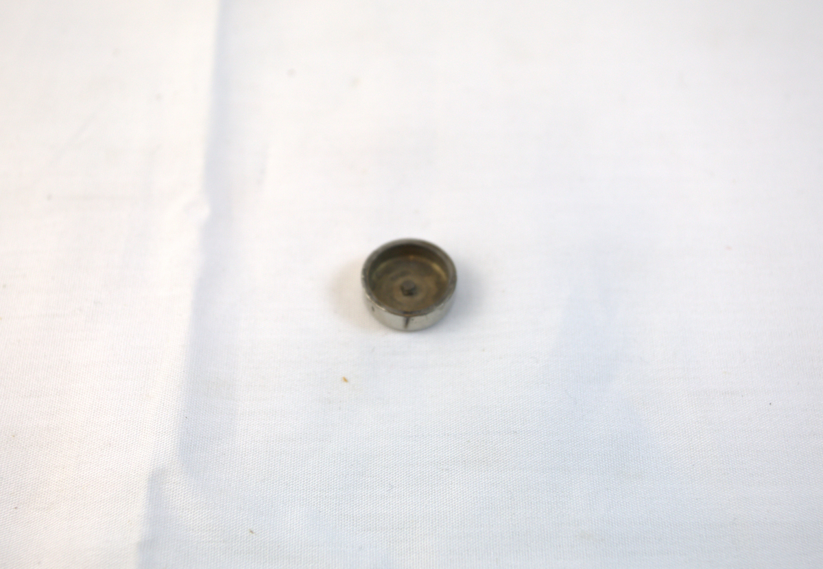 Rund og hul metallgjenstand.