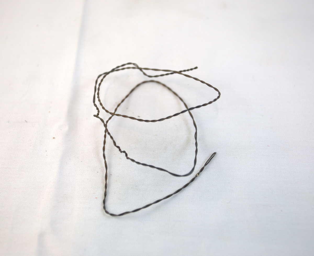 Tvinnet metalltråd brukt i gullsmedvirksomhet.