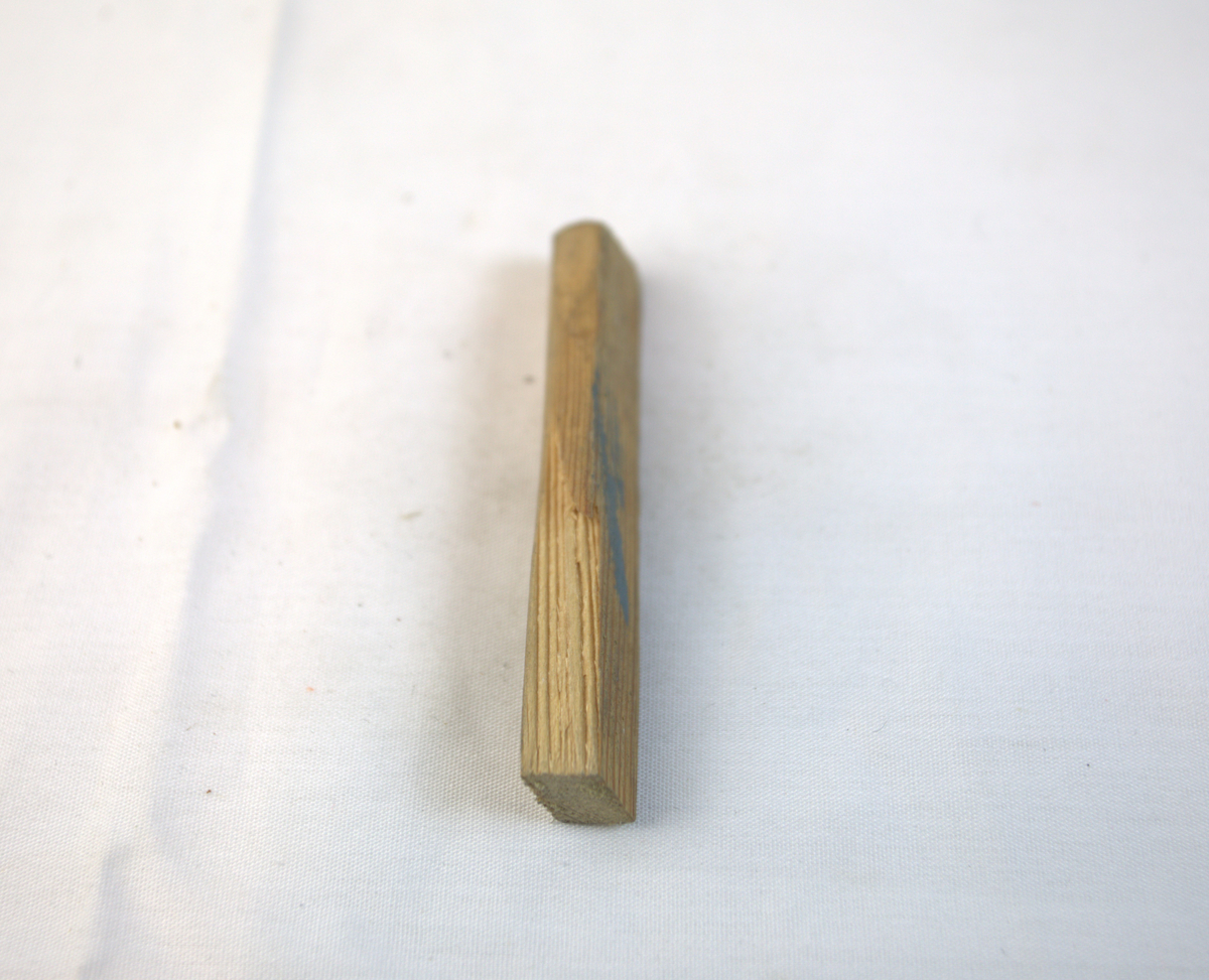 Bit med tre fra gullsmedvirksomhet. 