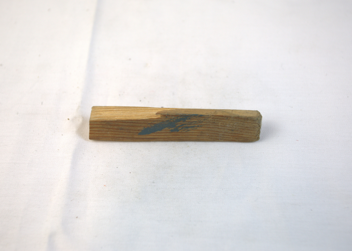 Bit med tre fra gullsmedvirksomhet. 