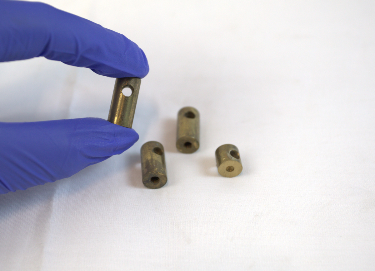 Trolig aksel i messing (?) brukt i gullsmedvirksomhet. 