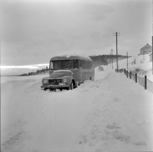 Snøstorm skaper trafikkproblemer på Byåsen
