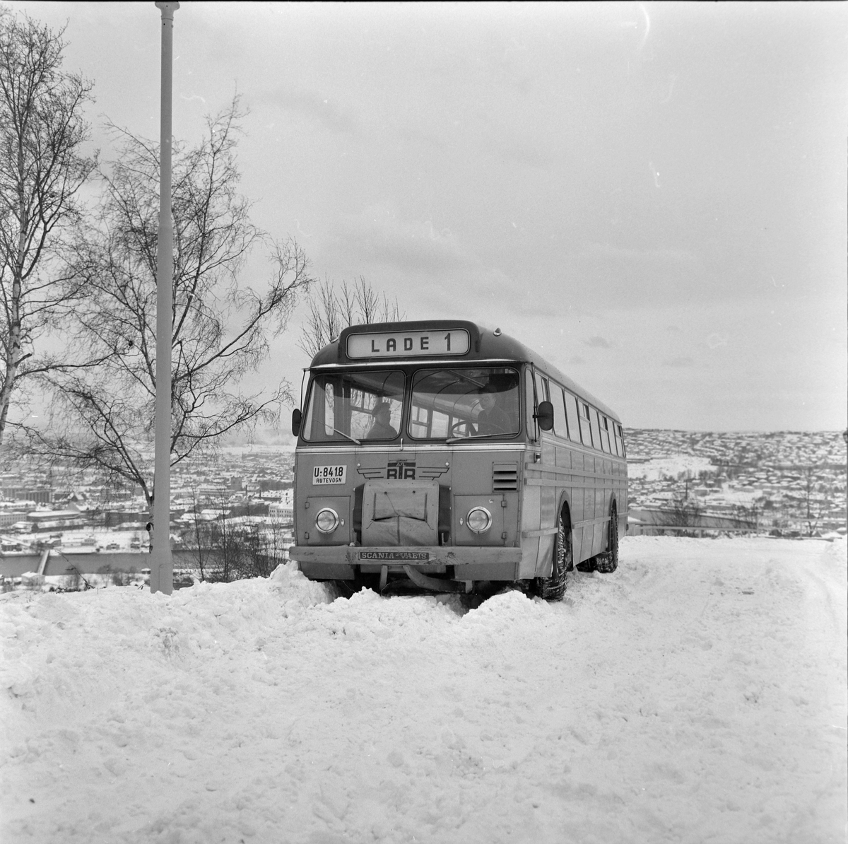 Snøstorm skaper trafikkproblemer på Byåsen