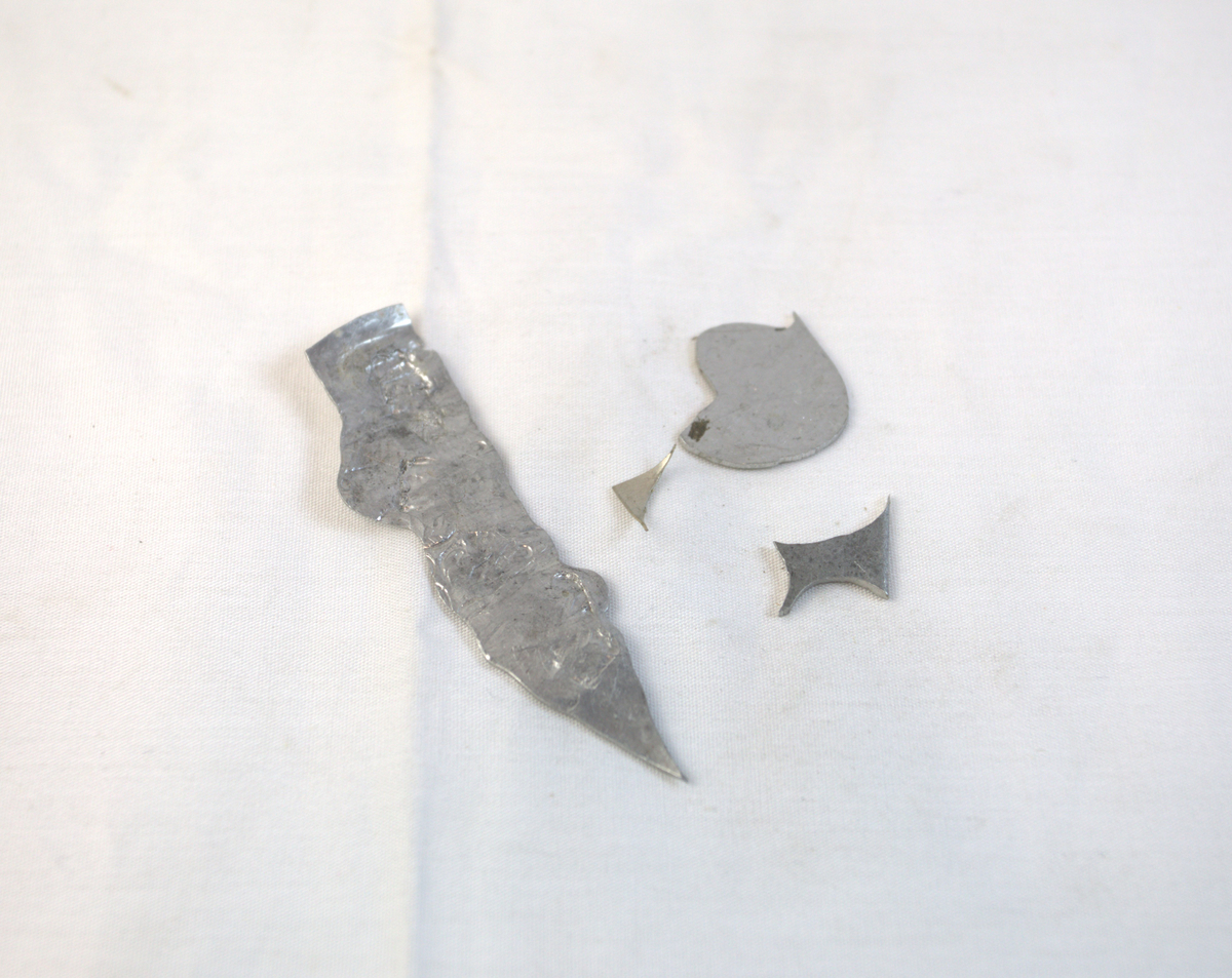 Materiale i metall, brukt i gullsmedvirksomhet.