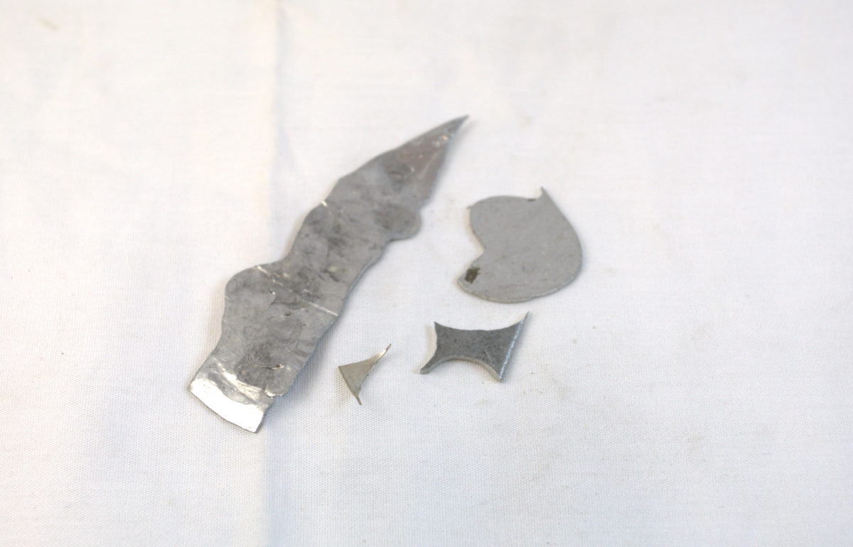 Materiale i metall, brukt i gullsmedvirksomhet.