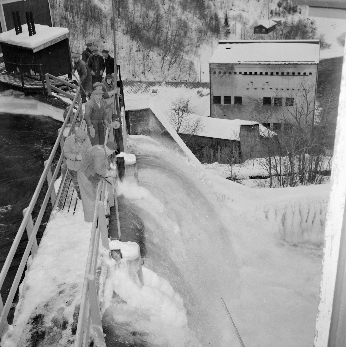 Ismengder skaper problemer ved Leirfoss kraftverk