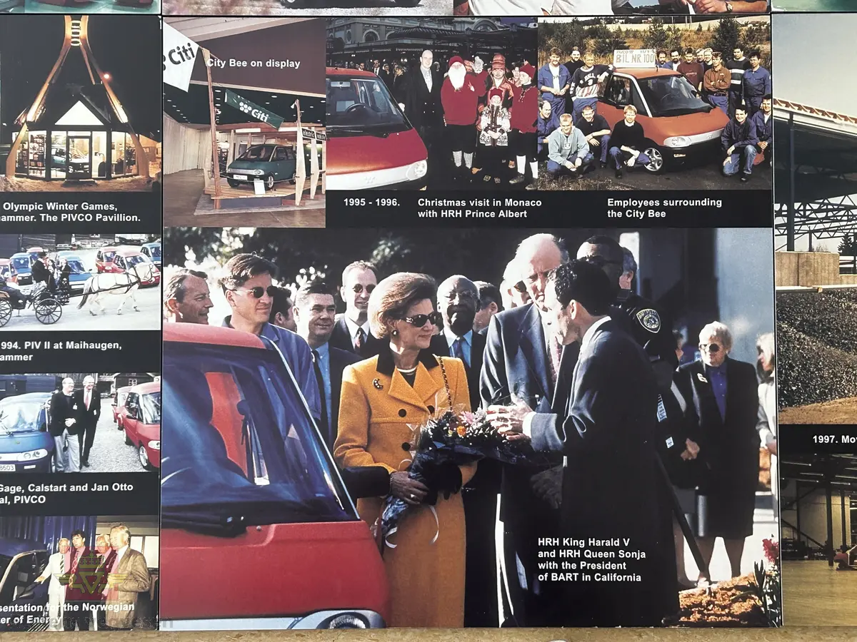 12 enkeltbilder i 50x50cm som samlet viser Pivco/Thinkhistorien fra 1972-1999.
